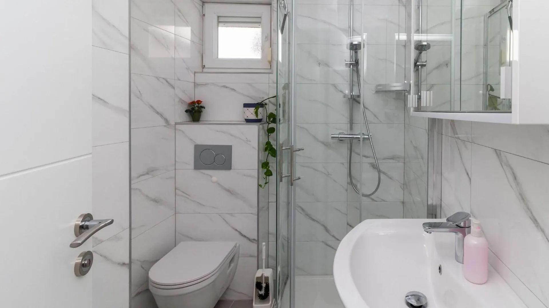 1 Bedroom Cozy Apartment In Starigrad