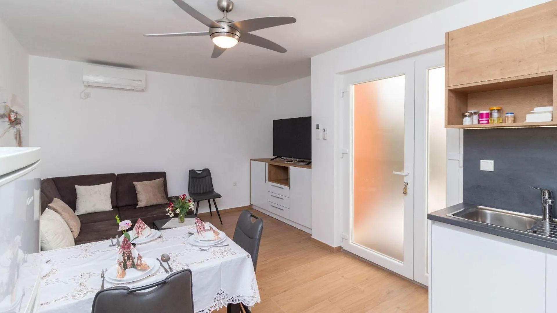 1 Bedroom Cozy Apartment In Starigrad 0*, Starigrad Paklenica Chorvatsko