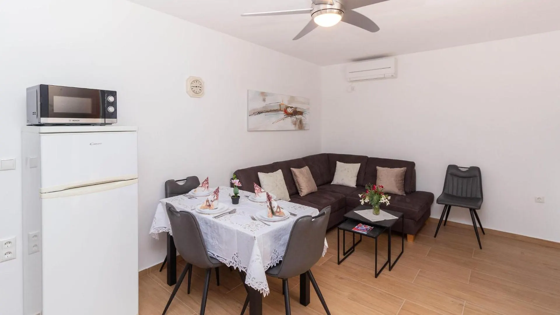 1 Bedroom Cozy Apartment In Starigrad Chorvatsko
